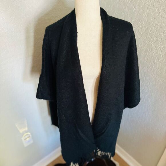 Echo‎ Bouclé Cape, Shawl, Wrap, Sweater, Black, Super Comfy Warm, One size NWT - Picture 9 of 13